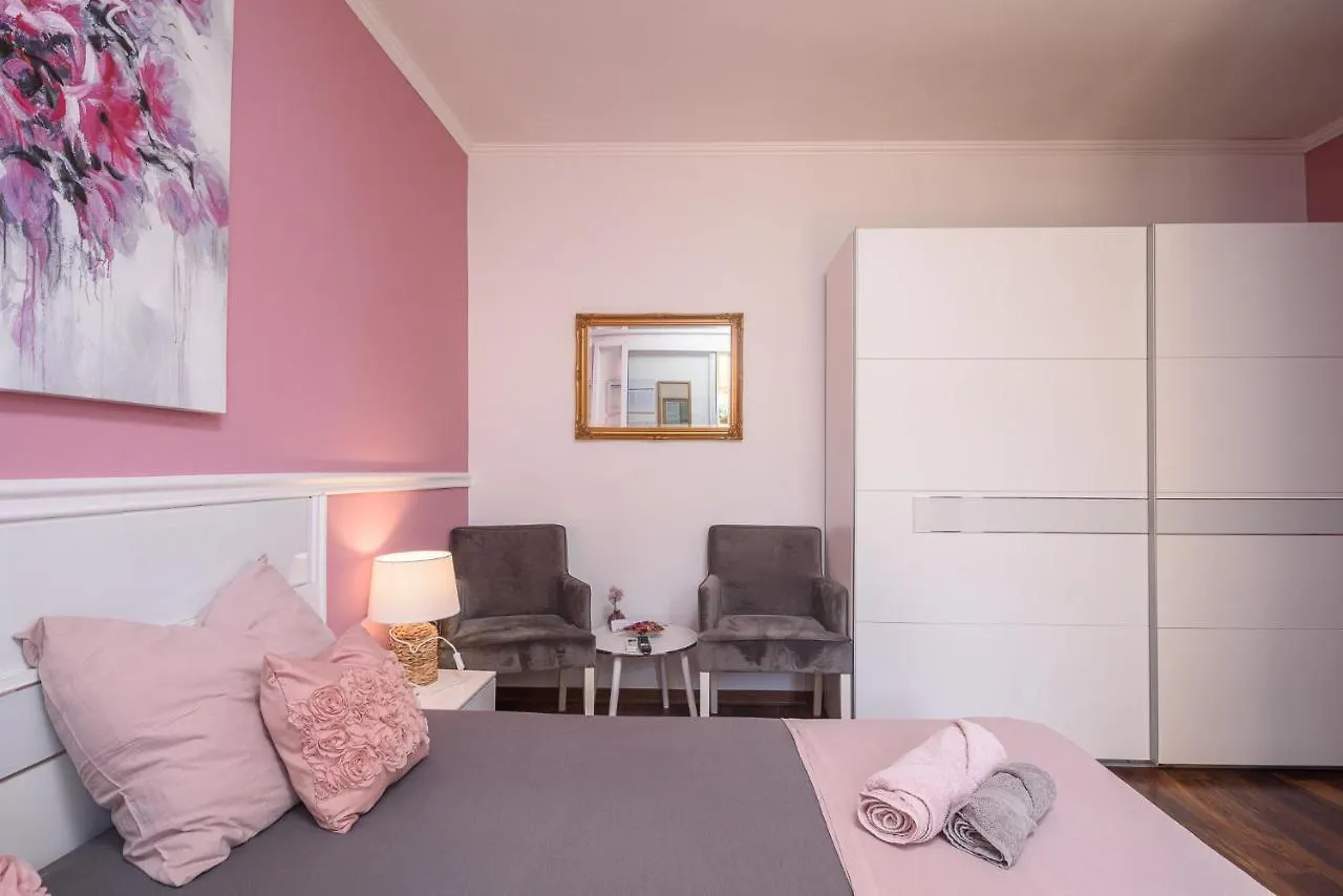 Vikeli Apartment Trogir Croatia
