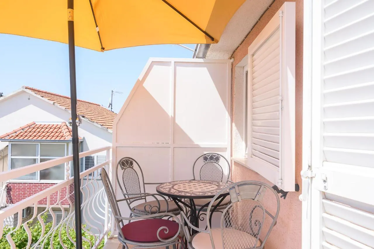 Vikeli Apartment Trogir Croatia