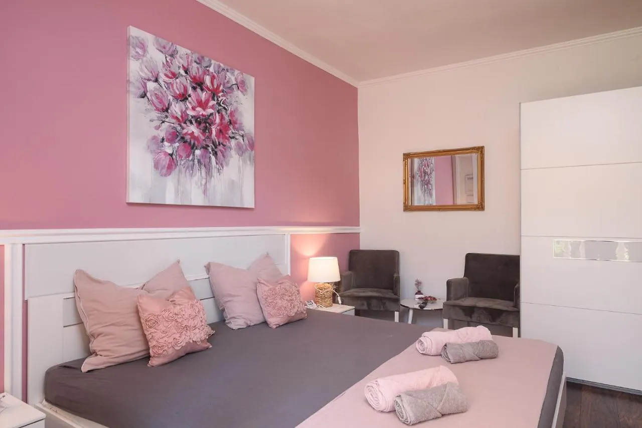 Vikeli Apartment Trogir