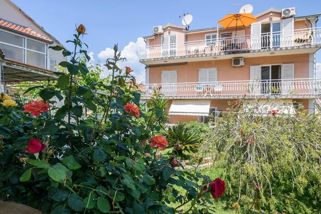 Vikeli Apartment Trogir