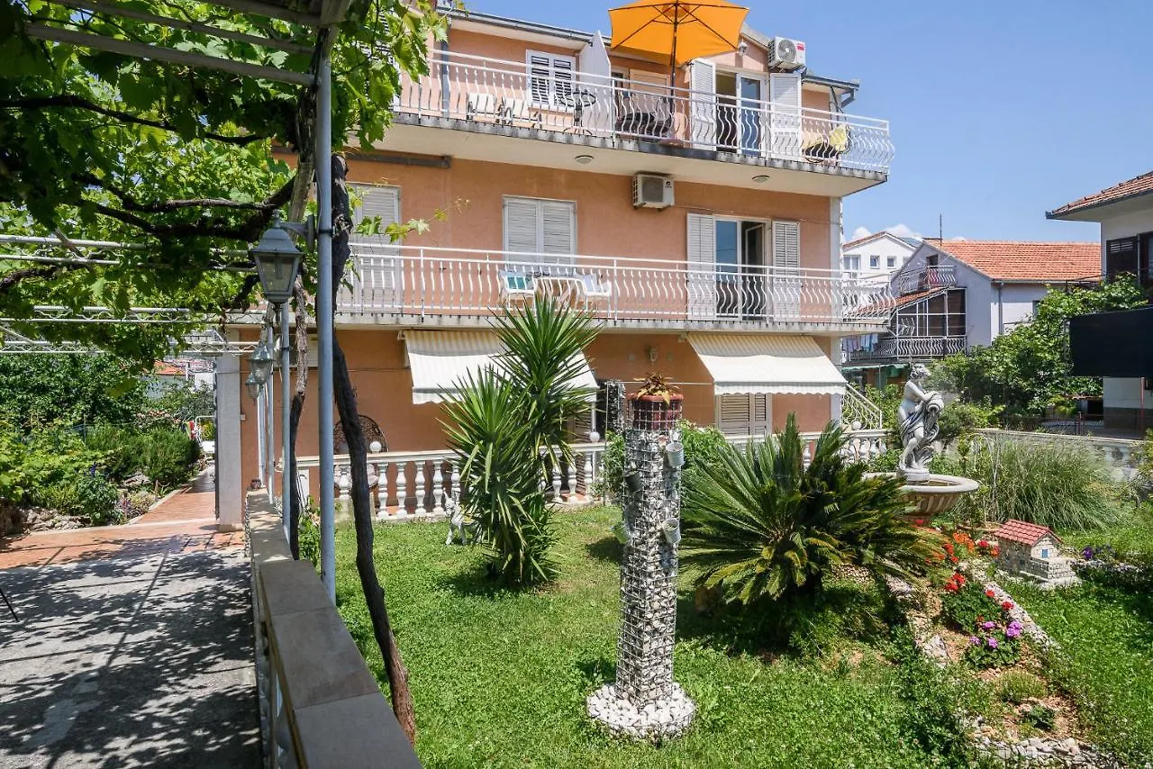 Vikeli Apartment Trogir