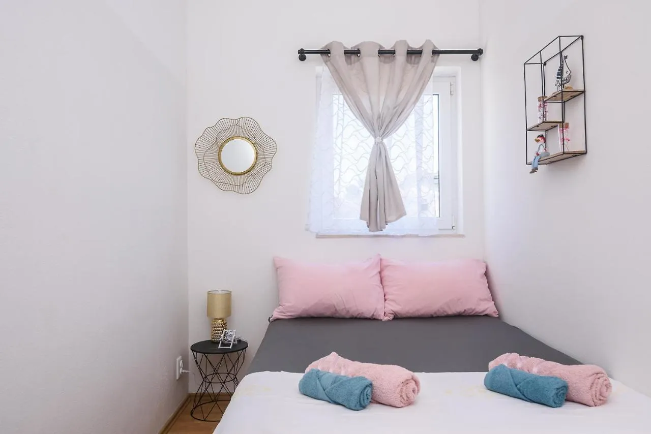 Vikeli Apartment Trogir