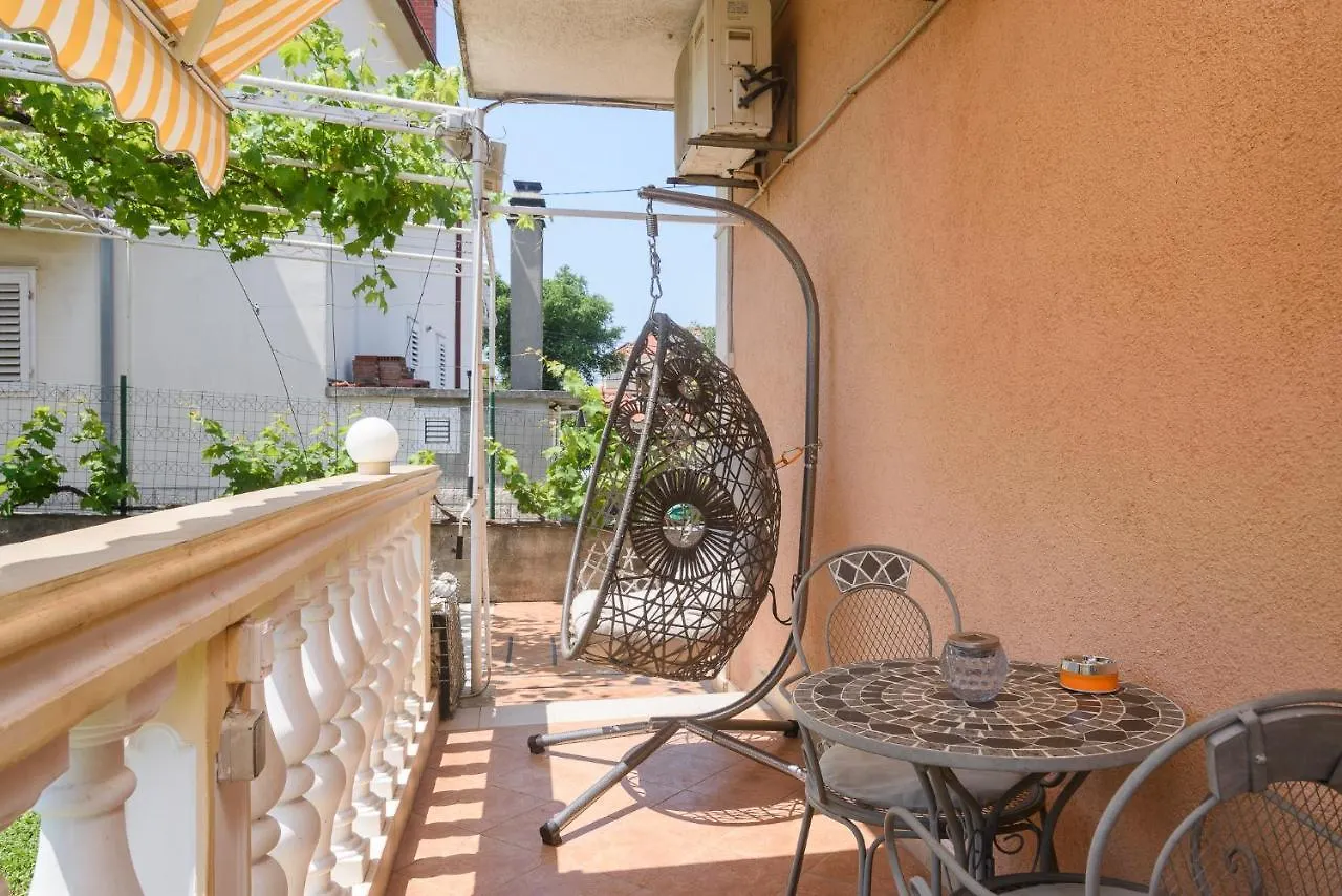 Vikeli Apartment Trogir