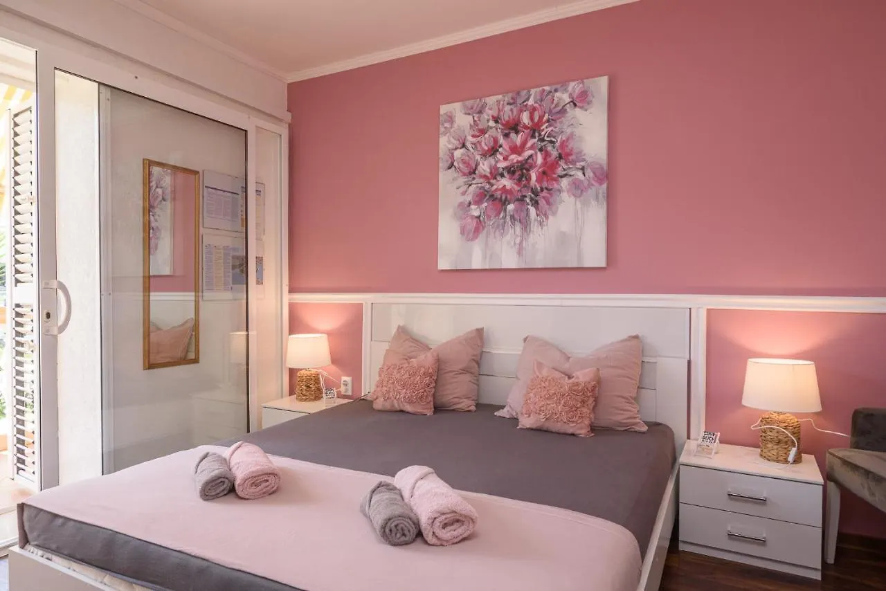 Vikeli Apartment Trogir