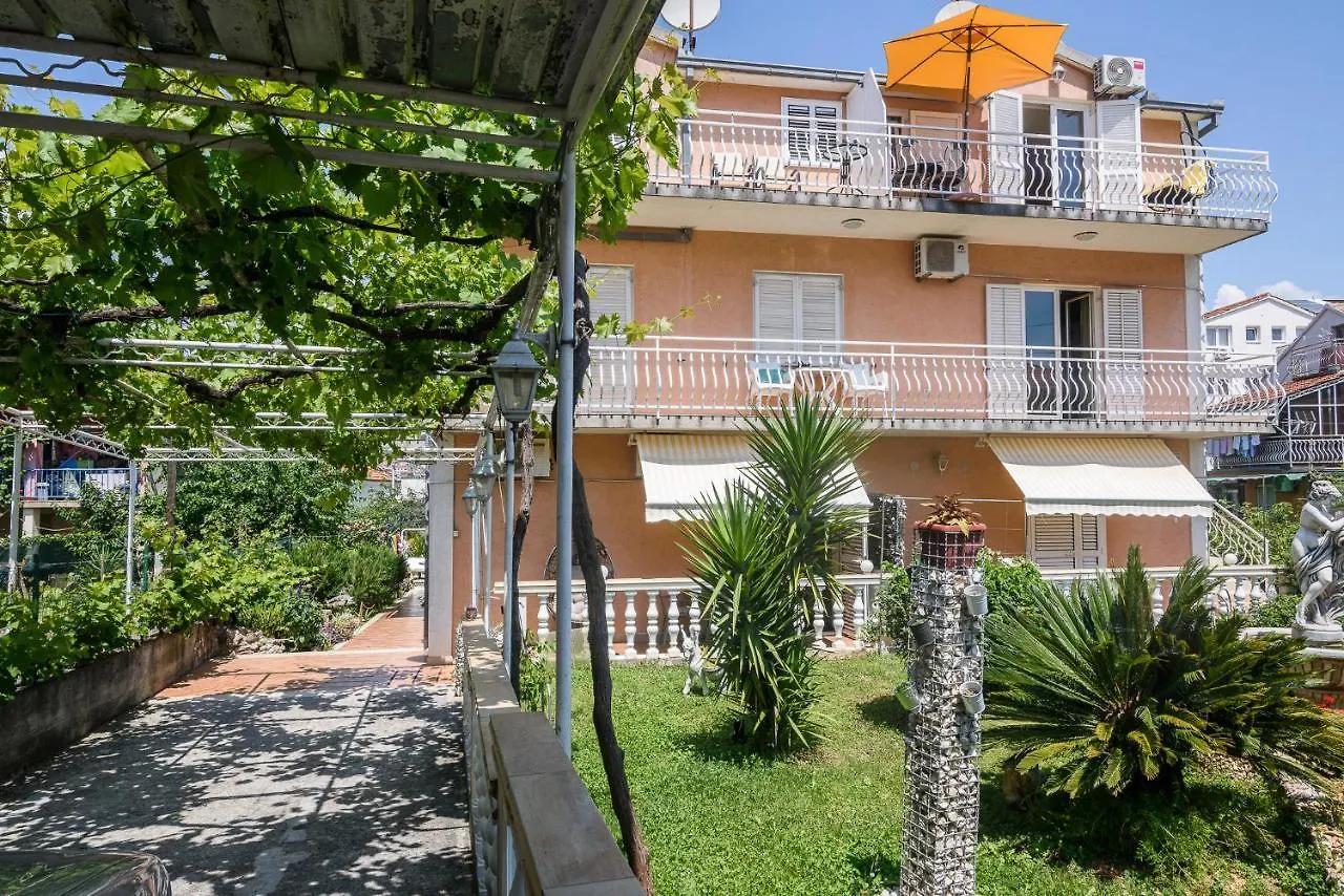 Vikeli Apartment Trogir